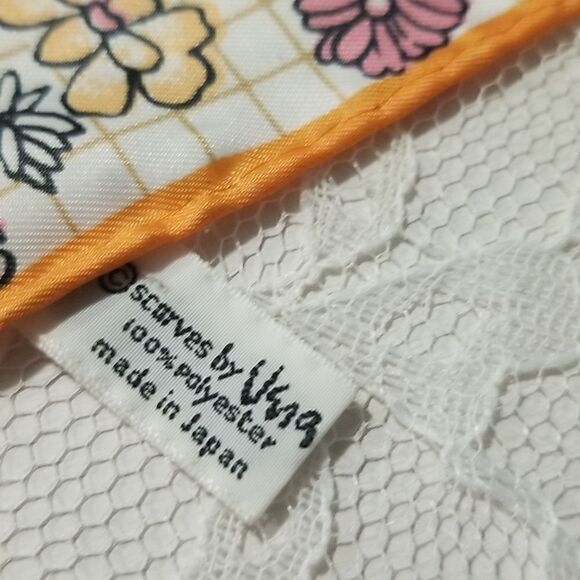 Vintage scarf lot of 11 mixed fabric estate sale find - Picture 8 of 17